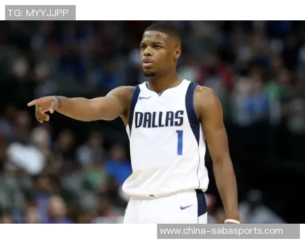 小波特女友现身赛场为独行侠加油引发热议与关注