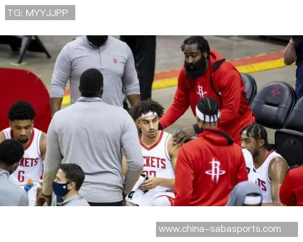 小波特女友现身赛场为独行侠加油引发热议与关注