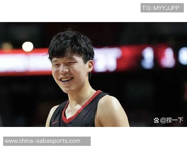 杨瀚森赛季表现波动明显连续三场未上场引发关注与讨论